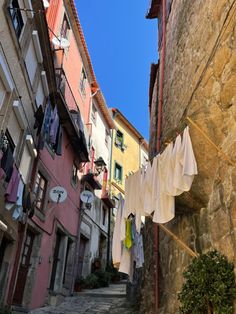 clothes hanging out to dry on the clothesline in an alleyway between two buildings