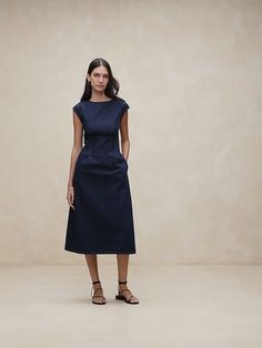 Lina Italian Denim Midi Dress | Banana Republic Italian Fashion Women, Fun Dresses, Classy Wear, Casual Work Dresses, Collection Ideas, Denim Midi Dress, Dressed To Kill, Invisible Zip, Organic Farming