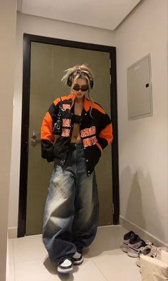 Vintage Outfits Women, Rap Concert Outfit, Look Hip Hop, Legs Outfit, Wide Leg Pants Outfit, Outfit Retro, Tomboy Outfits, Streetwear Aesthetic, Streetwear Fashion Women