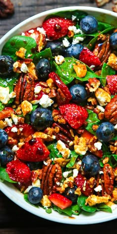 Strawberry Spinach Salad with Blueberries, Pecans, Feta cheese, and a simple Balsamic glaze in a bowl Salad With Blueberries, Strawberry Spinach Salad, Strawberry Spinach, Spinach Strawberry Salad, Balsamic Glaze, Salad Side Dishes