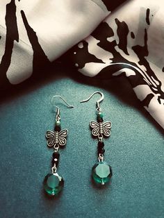 Dangly Crystal Earrings, Trendy Green Dangle Jewelry, Trendy Handmade Turquoise Jewelry, Turquoise Dangle Crystal Earrings For Jewelry Making, Necklace And Earring Sets, Earrings To Make, Chain Earrings Dangle, Green Beaded Pierced Earrings, Hippie Beaded Dangle Earrings