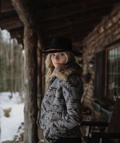 Ranch Style Women, Wildlife Photographer Outfit, Coat Photoshoot, Aesthetic Wardrobe, Southwestern Blankets, Country Winter, Photographer Outfit, Country Aesthetic, Blanket Jacket