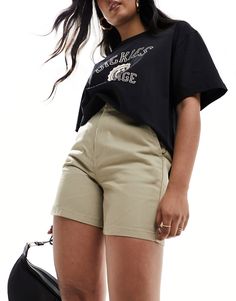 Shorts by Dickies Take the short cut High rise Belt loops Functional pockets Logo patch Slim fit Dickies Outfit Women, Dickies Outfit, Dickies Shorts, Holiday Dress Outfit, Flip Flop Boots, Workwear Fashion, Charlotte Tilbury, New Wardrobe, Plus Size Pregnancy