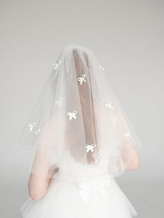 the back of a bride's veil with white butterflies on it