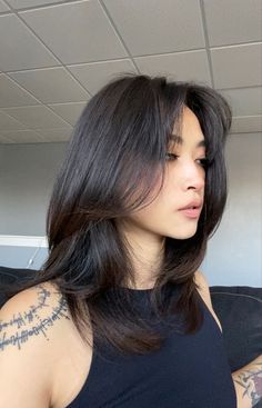 Long Layers Haircut Short Length, Short Layered Asian Haircuts, Layers For Asian Hair, Medium Length Hairstyles Round Face, Medium Length Hair With Curtain Bangs Asian, Asain Hairstyle For Women Medium, Short Black Hair With Side Bangs, Short Hair Layers Hairstyles, Asian Haircut Mid Length