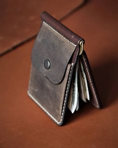 Cloth Sewing, Wallet With Coin Pocket, Leather Card Holder Wallet, Minimalist Leather Wallet, Leather Money Clips, Leather Billfold, Leather Workshop, Simple Leather