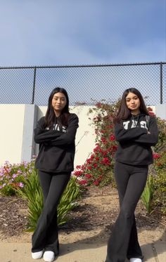 Latina Outfits Flare Leggings, Simple Matching Outfits For Friends, Aesthetic Latina Outfits, Latina Leggings Outfit, Summer In Dc Outfits, Latina Outfits School Dress Code, Black Flared Leggings Outfit Latina, Copy N Paste Latina Outfits For School, Copy And Paste Latina Fits