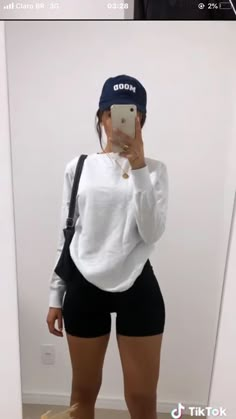 Outfits For Road Trips Comfy, Basic Clean Outfits, Gym Outfit Ideas Casual, Short Chubby Women Outfits, White Dress Shirt Outfit Woman Casual, Gym Outfit Ideas Winter, Fall Gym Outfit, Outfit Aeroport, Cute Gym Outfits For School