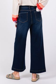 These High Waist Wide Leg Jeans, are crafted from comfortable cotton spandex stretch denim for all-day wear. These jeans feature a high rise waist, with a slim cut through the hips and a relaxed wide leg style for added comfort. Complete with front and back pockets for practicality and style. Elevate your denim collection with these versatile and on-trend High Waist Wide Leg Jeans. Features: Washed, Pocketed Stretch: Slightly stretchy Material composition: 70% cotton, 25% polyester, 5% spandex C Boho Chic Bags, High Waist Wide Leg Jeans, Denim Short Dresses, Baywatch, Denim Collection, Winter Tops, Modern Elegance, Denim Top, Denim Fabric