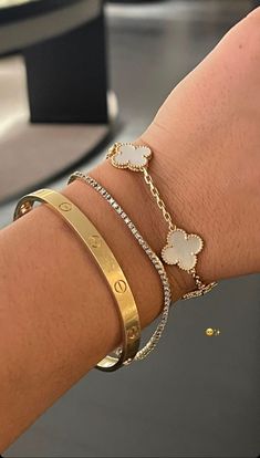 Preppy Jewelry, Gold Girl, Luxe Jewelry, Jewelry Bracelets Gold, Jewelry Accessories Ideas, Jewelry Fashion Trends, Jewelry Essentials