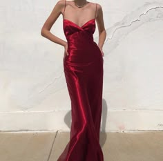 90s Gown Prom, Fancy Midi Dress Classy, Vintage Prom Looks Classy, 90s Red Dress Aesthetic, Silk 90s Dress, Graduation Dress Vintage, Dark Wedding Guest Outfit, Aesthetic Prom Dress Vintage 90s, 90s Ball Dress