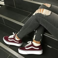 Burgundy Vans Outfit, Skater Vans, Burgundy Vans, Girl Skater, Sneakers Vans, Skater Girl, Fresh Shoes, Hype Shoes, Skater Girls