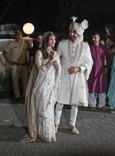 Ranbir Kapoor Traditional Wear, Alia Saree, Alia Bhatt Wedding, Ranbir Alia, Engagement Dress For Bride, Happy New Year Fireworks, Fast And Furious Actors, Wedding Dresses Men Indian, Alia Bhatt Photoshoot