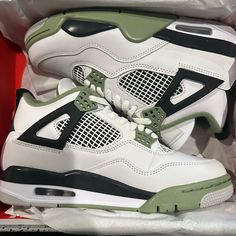 Brand New Condition, Deadstock Jordan 4 Retro Seafoam, Cute Jordans, Pretty Sneakers, Nike Fashion Shoes, Preppy Shoes, Pretty Shoes Sneakers, Jordan Shoes Retro, All Nike Shoes, Shoes Outfit Fashion