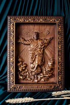 an image of jesus on the cross in a wooden frame with wheat stalks next to it