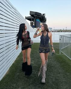 Coachella Bohemian Outfits, Leather Shorts Festival Outfit, Ashtin Earle Rave Outfits, Cheetah Print Rave Outfit, Festival Fits Summer, Black And Red Rave Outfit, Futuristic Rave Outfit, Vintage Festival Outfit, Lace Festival Outfit