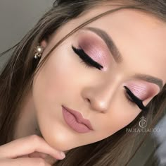 Rosa Make-up, Quinceanera Makeup, Ball Makeup, Make Up Designs, Gold Eye Makeup, Pink Eye Makeup, Makeup List, Beauty Make-up, Braut Make-up