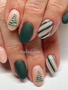 Green Swirl Nails, Christmas Tree Nail Art, Nail Art Noel, Tree Nail Art, Swirl Nails, Christmas Tree Nails, Tree Box, Tree Nails