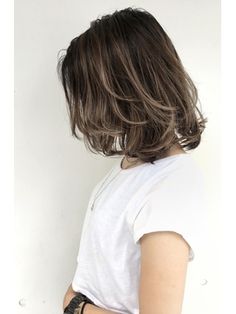 トルネード(Tornado) 極細ハイライトバレイヤージュ Highlight Balayage, Women's Haircut, Women Drawing, Messy Bob Hairstyles, Woman Hairstyles, Hairstyle Hairstyle, Ladies Hair, Brown Hair Balayage, Hairstyles Women