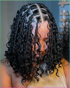 What’s the best way to hydrate your natural curls? We compared the two most trusted methods for curly hair. Find out which one is best for your hair type. Uni Hairstyles, Hair Styles Baddie, Short Box Braids, Braided Cornrow Hairstyles