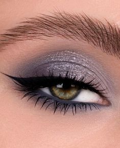 Light Eye Makeup, Silver Eye Makeup, Eyeliner Techniques, Grey Makeup, Makeup Images, Makeup Hacks Tutorials, Beautiful Eye Makeup