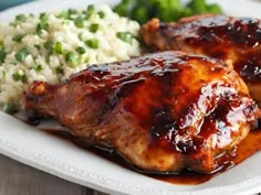 BBQ Chicken Thighs: Juicy, Tender & Flavorful - NewsBreak Chicken With Mayonnaise, Chicken Thighs Bbq, Baked Bbq Chicken Recipes, Roasted Chicken With Potatoes, Barbecue Chicken Thighs, Chicken Bar, Fried Chicken Recipe Southern, Chicken Barbecue, Bbq Chicken Recipe