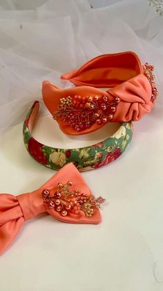 Make Hair Accessories, Hair Accessories Diy Headband, Hair Bows Diy Ribbon, Hair Accessories Tutorial, Handmade Tiaras, Diy Hair Scrunchies, Embracing Diversity, Diy Hair Accessories Ribbon, Diy Fabric Jewellery