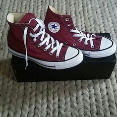 Maroon Size 6 Brand New, Never Been Worn. High Tops. Maroon Converse Outfit High Tops, Maroon Converse Outfit, Zoe Aesthetic, Jordan Ideas, Converse Colors, Converse Drawing, Burgundy Converse, Maroon Converse, Alt Clothes