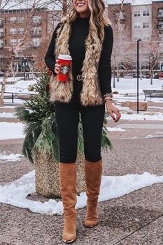 Outfits Mit Leggings, Fur Vest Outfits, Outfits Sleeveless, Pretty Winter Outfits, Trendy Winter Fashion, Faux Christmas, Outfit 2020, Outfits Dressy, Winter Outfits Cold