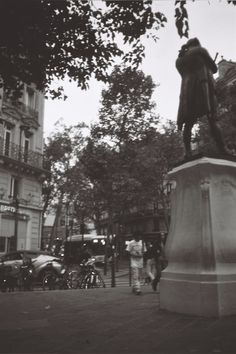 a statue in the middle of a city square