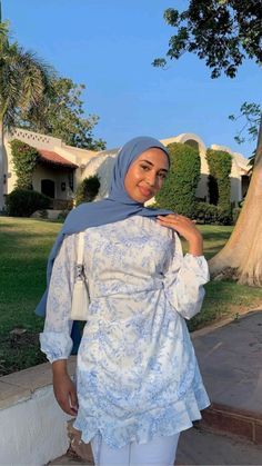 Spring Professional Outfits, Hijabi Aesthetic Outfits, Summer Hijabi, Modest Spring Dresses, Arab Dresses, Hijab Fits, Cultural Wear, Hijabi Fits, Blue Outfits