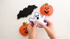 someone is decorating their halloween decorations with felt