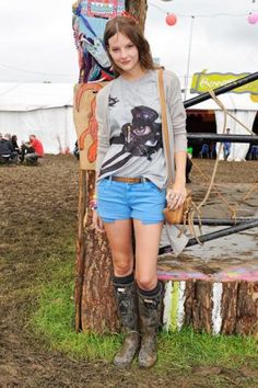 British Street Fashion, Glastonbury Style, British Street Style, Glastonbury Fashion, Glastonbury Music Festival, Vintage Playsuit, Hunter Boots Outfit, Fred Perry Shirt, Hunter Outfit