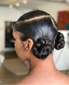 Style the perfect natural hair buns with this easy to follow tutorial for natural hair styling. Simple natural hairstyles. #naturalhairstyles Natural Updo, Cabello Afro Natural, Natural Hair Bun Styles, Natural Hairstyles For Kids, Girls Natural Hairstyles, Paleo Vegan, Low Bun