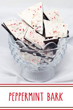 A glass bowled filled with Peppermint Bark. Chocolate Peppermint Bark Recipe, White Chocolate Peppermint Bark, Homemade Peppermint Bark, Peppermint Bark Recipes, Chocolate Peppermint Bark, Leftover Candy, Bark Recipe, Peppermint Bark, Chocolate Bark