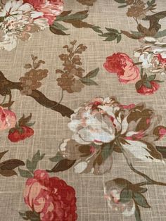 an image of a floral fabric with flowers on it