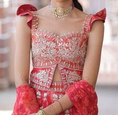 Lehenga Blouses, Exclusive Saree Blouse Designs, Lehenga Designs Simple, Latest Model Blouse Designs, Unique Blouse Designs, Saree Blouse Designs Latest, Designer Saree Blouse Patterns, Unique Blouse