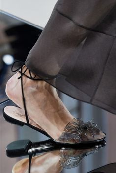 Scarpe moda Primavera Estate 2020: modelli must have - Pagina 5 | Vogue Italia Jelly Shoes Outfit, Armani Fashion, Jelly Shoes, Louis Vuitton Shoes, Fabulous Shoes, Carrie Bradshaw, Urban Chic, Shoe Lover, Coco Chanel