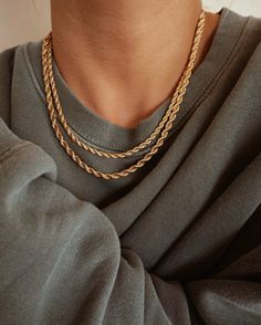 This twisted rope chain necklace will be a new timeless addition to your collection. This gold rope necklace looks stunning worn on its own or layered with other pieces. It is a perfect gift for you and your loved one. It could be a gift to reward yourself for a job well done or a sentimental gifts for your girlfriend, best friend, wife, mom & grandma on any special occasions like birthday, valentine's day, wedding anniversary & Christmas. 🤍ITEM SPECIFICATIONS🤍 - Made with 18K Gold Plated on S Necklace Woman, Necklace Outfit, Rope Chain Necklace, Gold Rope Chains, Gray Shirt, Long Chain Necklace, Gold Necklaces, Rope Necklace, Jewelry Inspo