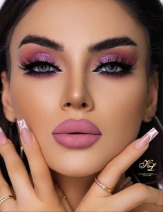 Pink Purple Makeup Looks, Magenta Makeup Look, Hot Pink Makeup Looks, Beautiful Makeup Looks, Purple Eye Makeup, Eye Makeup Pictures