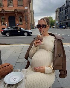 Winter Maternity Outfits, Maternity Photo Outfits, Maternity Photoshoot Outfits, Pretty Pregnant, Mommy Outfits, Cute Maternity Outfits, Winter Maternity, Stylish Maternity Outfits, Pregnancy Looks