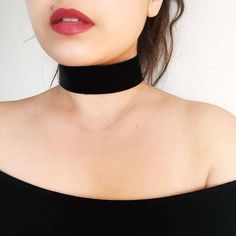 -Wide black velvet choker -Length of choker: 11in -35mm Wide Velvet  -Wide Black Velvet -Gold/silver/bronze plated lobster fastening -Gold/silver/bronze plated chain to adjust size -Message me if you would like an alternative length or a specific plated material. Thick Black Choker, Choker Velvet, Thick Choker, Black Velvet Choker Necklace, Emo Clothing, Ukrainian Fashion, Black Lace Choker, Character Clothing, Choker Black