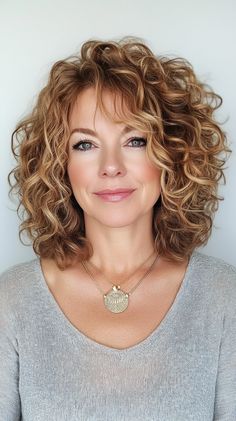 💖💫 Artistic Curly Long Bob Hairstyles Wavy Lob Curly Hairstyles for Women Over 50 Inspiration 💃 Kate Hudson Curly Hair, Curly Long Bob Hairstyles, Bob Hairstyles Wavy, Curly Long Bob, Natural Curly Hair Cuts, Curly Styles, Highlights Curly Hair, Hair Maintenance Tips, Hairstyles Wavy