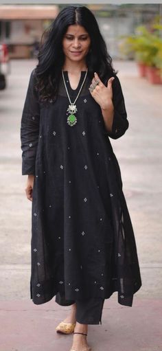 Pakistani Dresses Party Wear, Style Outfits Summer, Latest Kurta Designs, Pakistani Dresses Party, Party Wear Casual, Summer Vibes Aesthetic, Casual Indian Fashion, Kurta Neck Design