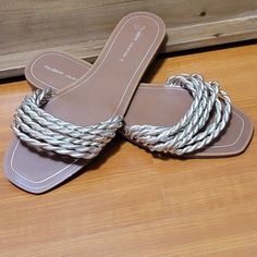 Gold Braided Slide Sandals Size 40 Us9.5 New Never Worn Pull And Bear Shoes, Pull Bear Shoes, Bear Shoes, Brown Gold, Slide Sandals, Women's Shoes Sandals, Shoes Sandals, Braids, Women Shoes