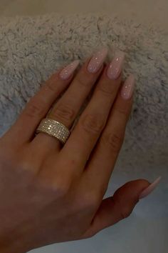 Nails Ideas Oval, Simple Oval Nails, Shirt Nail Ideas, Nail Inspo Oval, Oval Nails Ideas, Oval Nail Ideas, Nail Oval, Pink Oval Nails, Oval Acrylic Nails