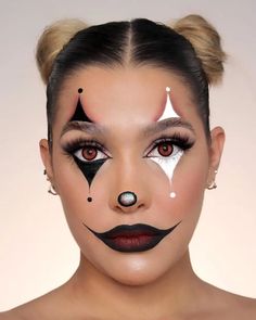 2022 Halloween Makeup, Game Halloween Costumes, Halloween Makeup Terror, Halloween Makeup Looks Easy, Easy Clown Makeup, Easy Halloween Face Painting, Best Halloween Makeup, Clown Face Paint