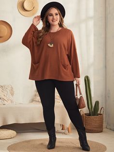 Oh, fall! The season of pumpkin spice lattes, cozy sweaters, and the eternal struggle of figuring out what to wear. But fear not, my plus-size fashionistas!
As the crisp autumn air begins to replace the summer warmth, it’s time to revamp your wardrobe with some fresh