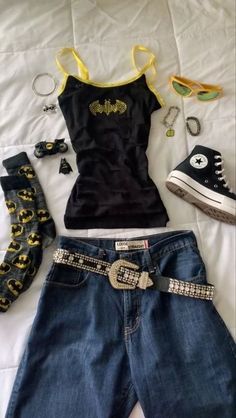 #batman #black&yellow #imbatman #outfits #coolgirl Street Style Outfits Casual, Look Grunge, Outfit Inspo Casual, 2000s Fashion Outfits, Swaggy Outfits, Simple Trendy Outfits, Cute Everyday Outfits, Really Cute Outfits, Casual Style Outfits