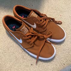 Brand New Nike Sb Stefan Janoski Burnt Orange Men’s 7.5 Brown Suede Skate Shoes For Skateboarding, Nike Brown Skate Shoes For Skateboarding, Brown Nike Skate Shoes For Skateboarding, Brown Suede Skate Shoes, Brown Nike Skate Shoes For Sports, Nike Brown Lace-up Skate Shoes, Casual Brown Sneakers For Skateboarding, Brown Slip-on Skate Shoes For Streetwear, Casual Brown Slip-on Skate Shoes